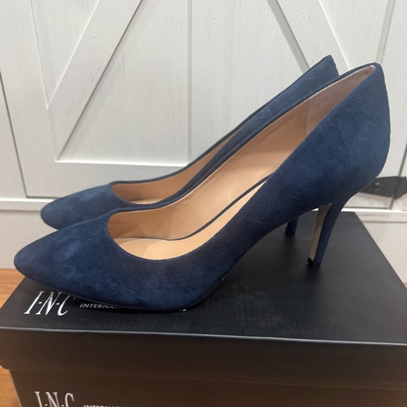 INC International Concepts Zitah Pointed Toe Pumps Suede Navy Blue 9.5 - Picture 3 of 9